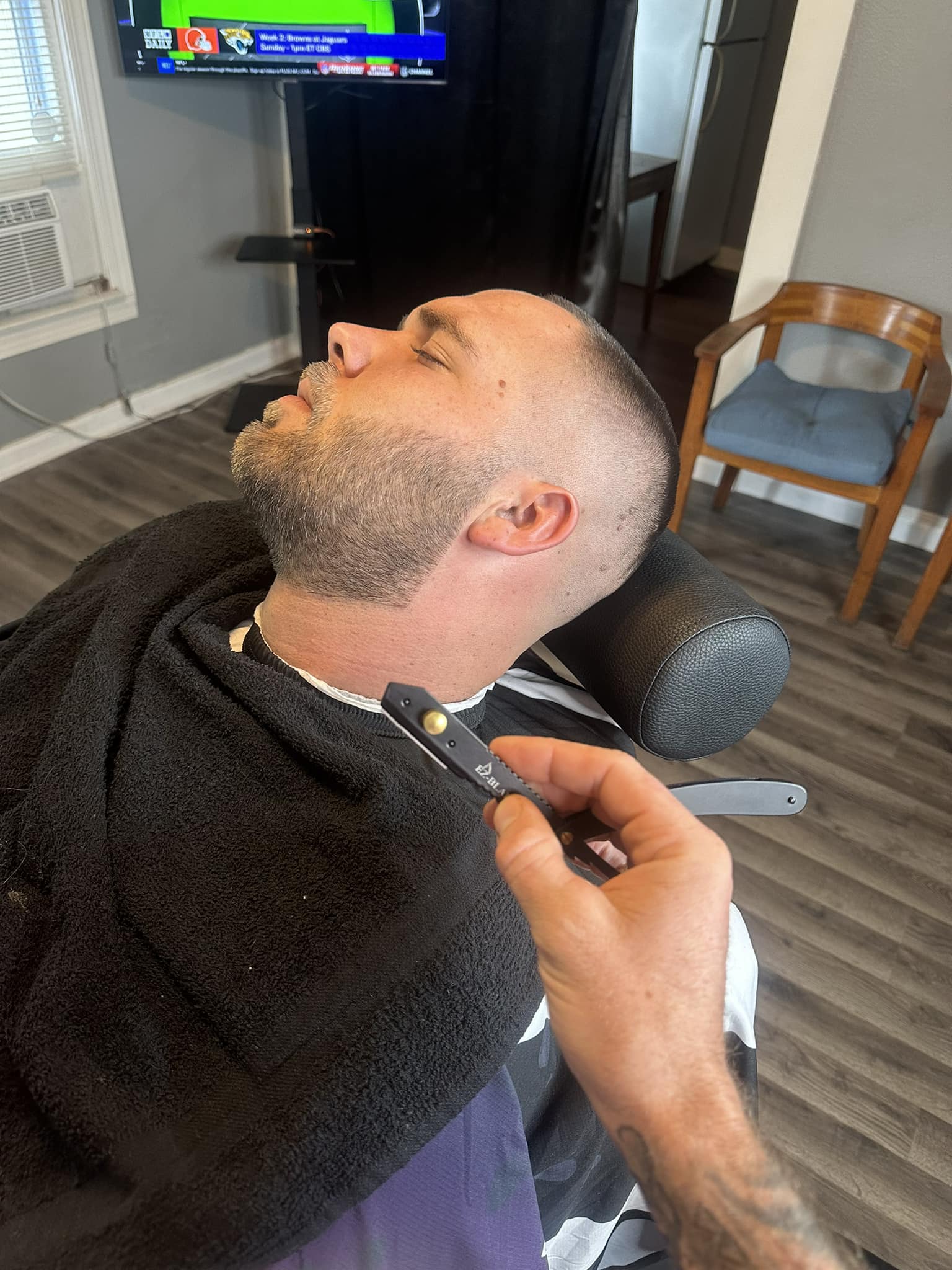 Straight razor shave in progress